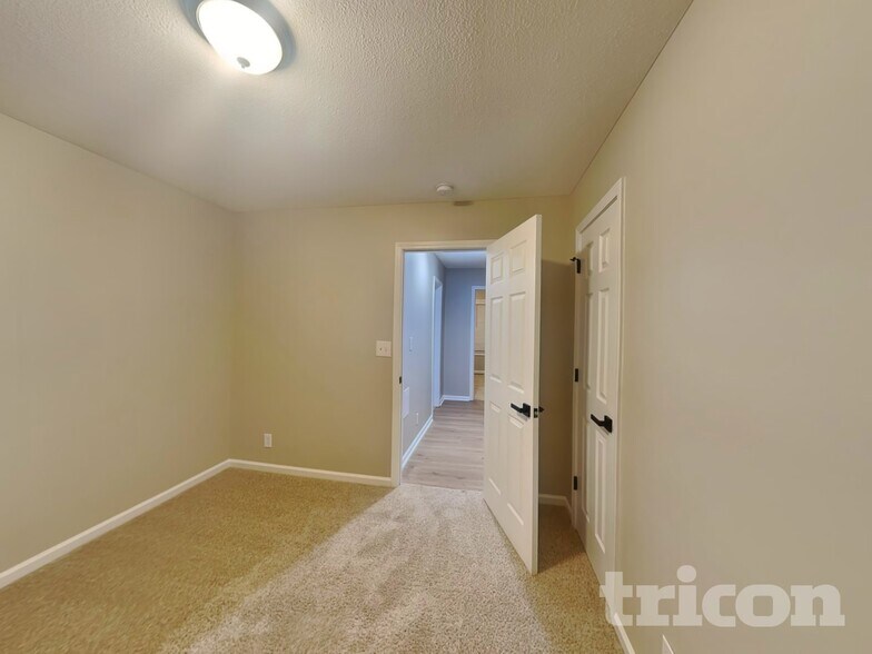 Building Photo - 252 Senator Dr