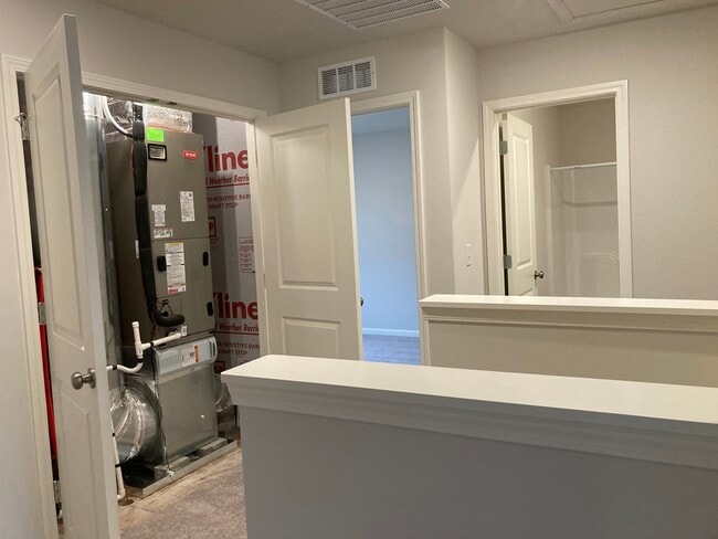 Building Photo - ** Apply TODAY ** Possibly Have Keys in Hand TOMORROW **