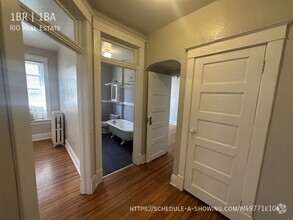 Building Photo - Beautiful Vintage Apartment One Block from...