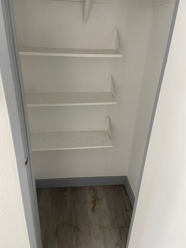 Building Photo - Julian House (DMM125)