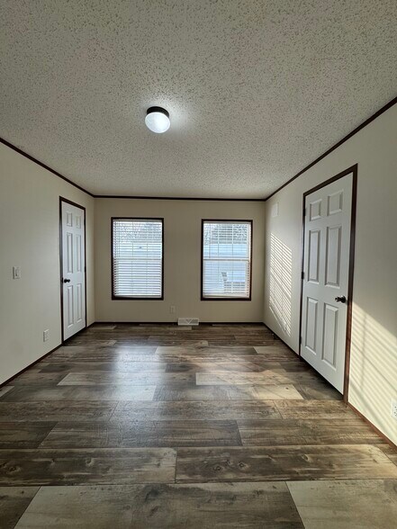 Building Photo - 2372 Maple Dr