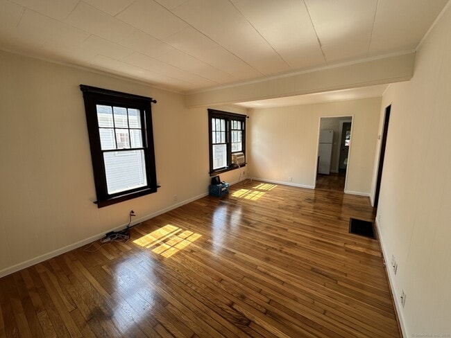 Building Photo - 128 Grove Pl