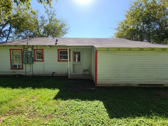 Building Photo - 1505 Alamo Ave