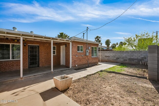 PRIVATED FENCED BACKYARD - 346 E Virginia Cir