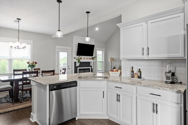 Building Photo - 538 Fieldview Wy