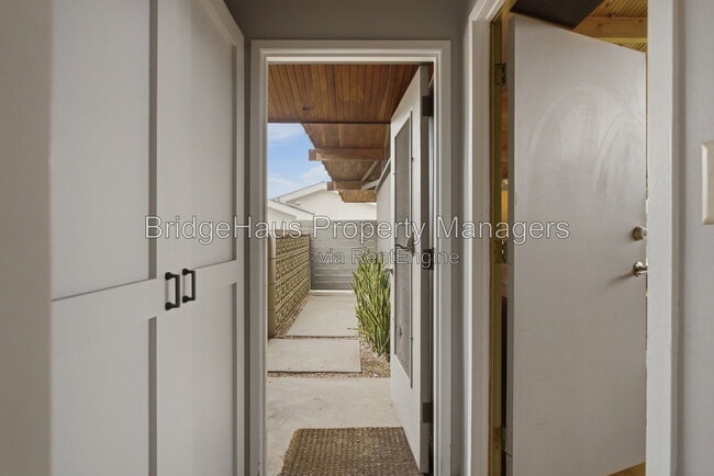 Building Photo - 1541 Garrison Pl