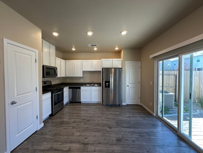Building Photo - Adorable Lemmon Valley Townhome!