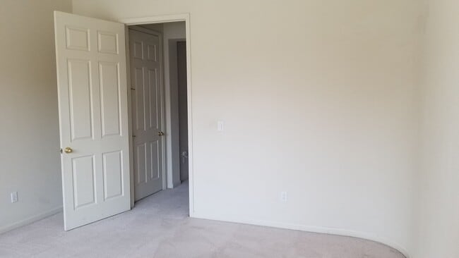 Building Photo - Beautiful Rental Home