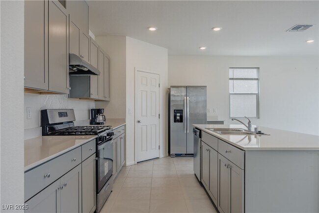 Building Photo - 5927 Coja St
