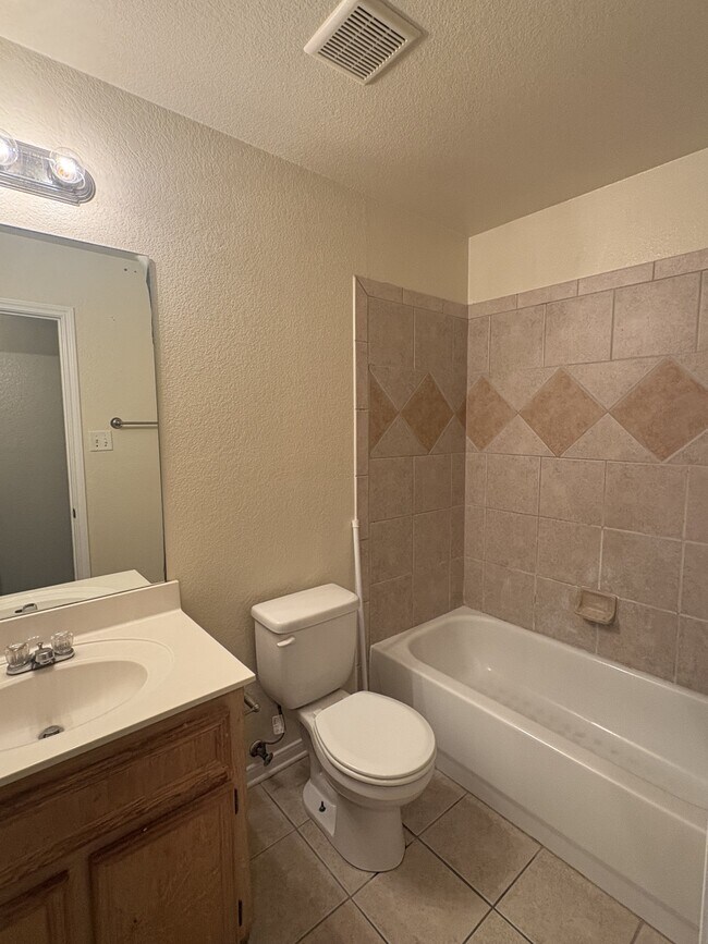 Building Photo - 1313 Cinch Dr