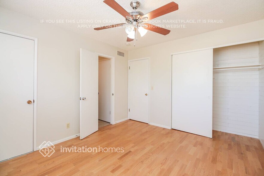 Building Photo - 580 W Del Rio St