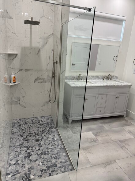 Master Bath - 1704 5th St