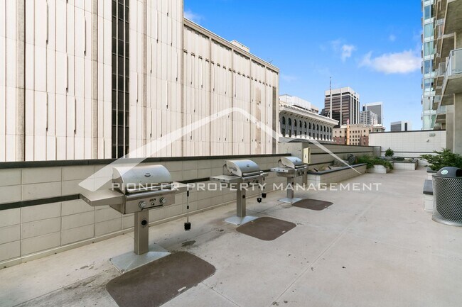 Building Photo - Luxury Condo with Stunning Views and Central AC