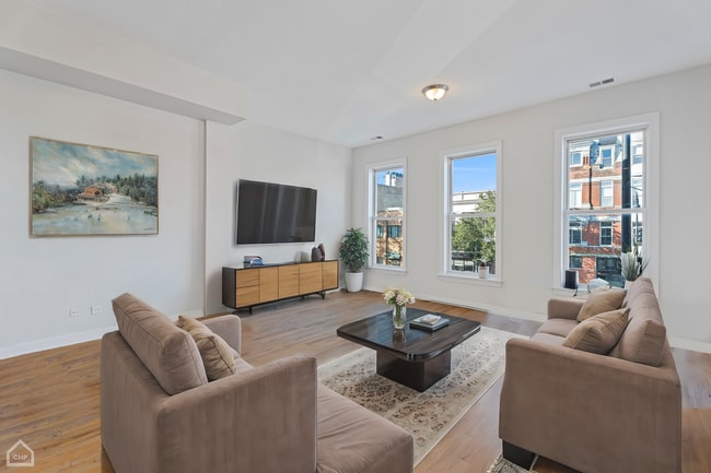 Building Photo - 2601 W North Ave