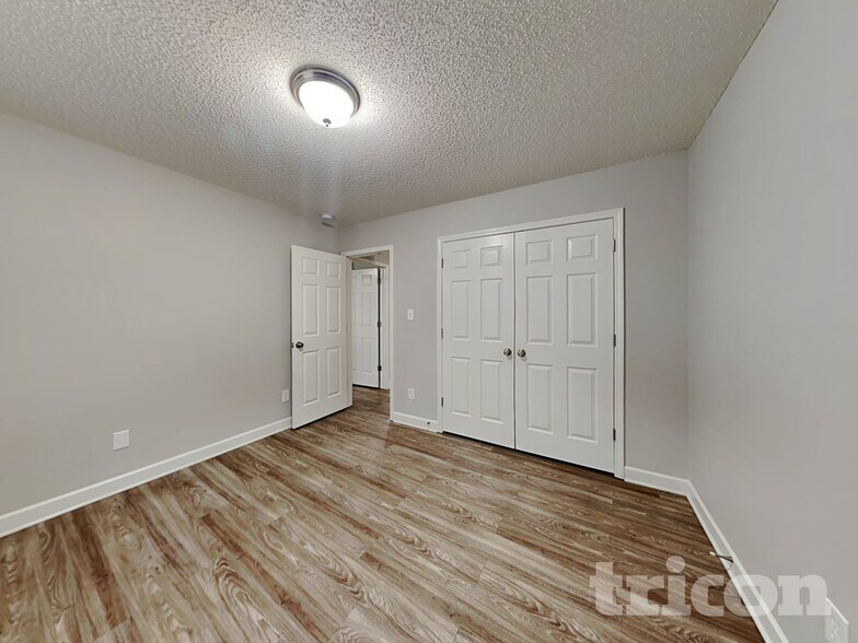 Building Photo - 428 Glencroft Dr