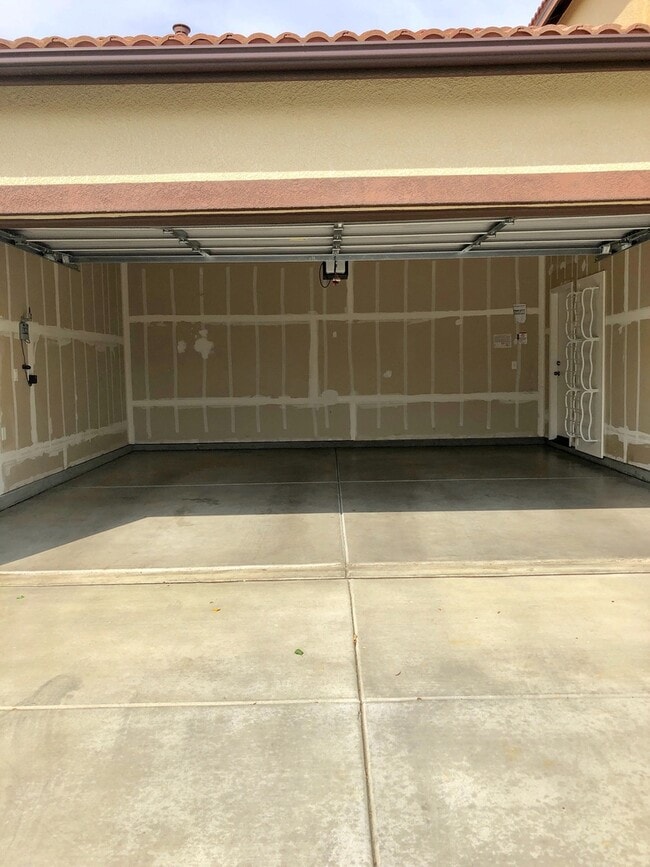 Building Photo - 2404 N Chardonnay Pl