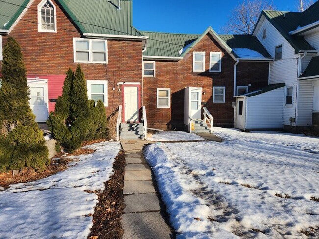 Building Photo - 1402 Willis Ave