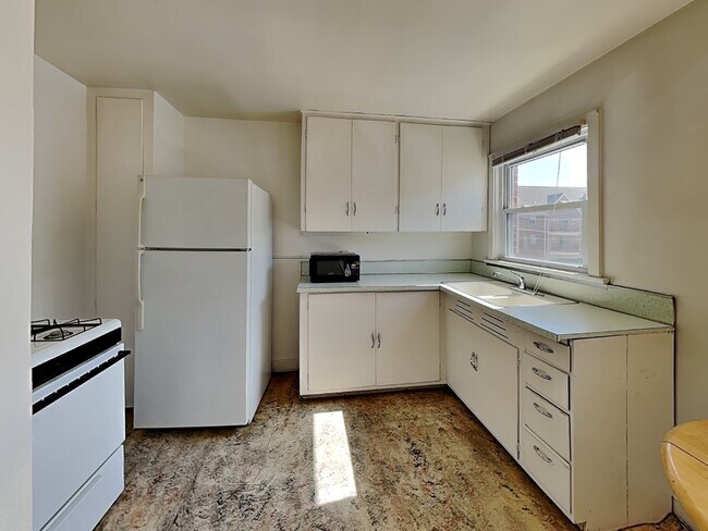 Building Photo - 33 E Chalmers St