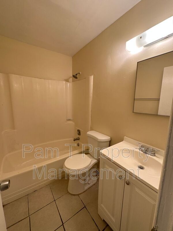 Building Photo - 3 Oak Forest Ln