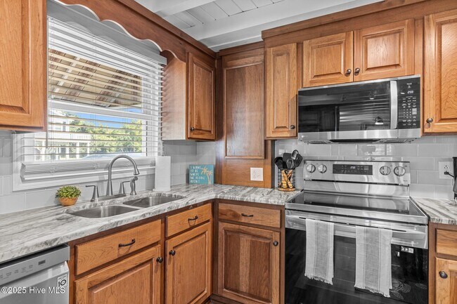 Building Photo - 125 Pelican Dr