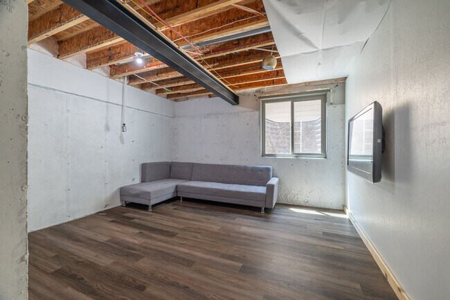 Building Photo - 4 Bed 3 Bath Located in Maple Hill Availab...