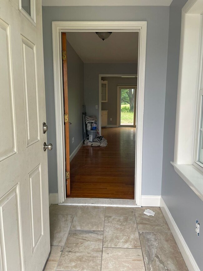 Building Photo - Single-Family Home for Rent - Dover, NH