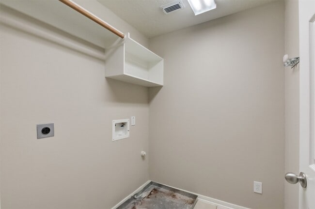 Building Photo - 115 W Burberry Cir