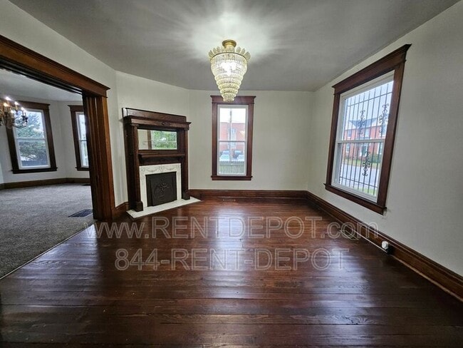 Building Photo - 901 N 2nd Ave