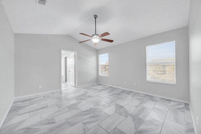 Building Photo - Nice 3/2.5 Home in East Orlando with 2-Car Garage