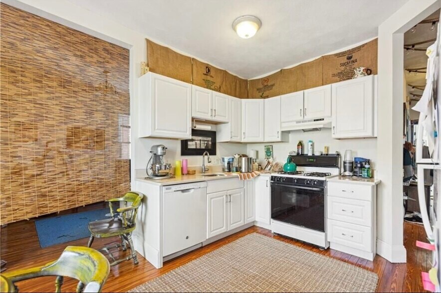 Kitchen - 42 Cypress St
