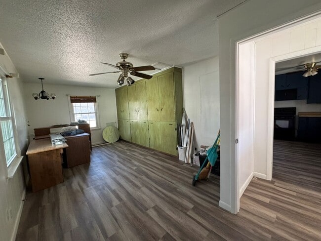 Building Photo - 1509 S Main Ave