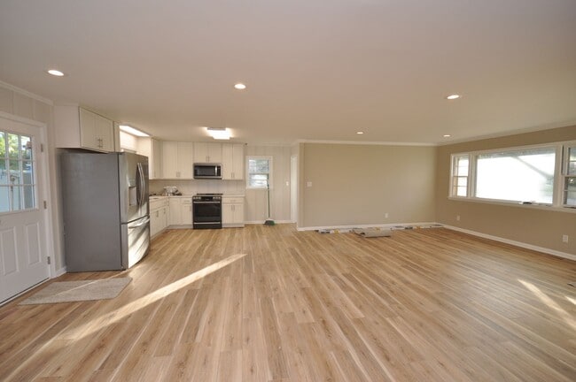 Building Photo - House in Benton City Limits