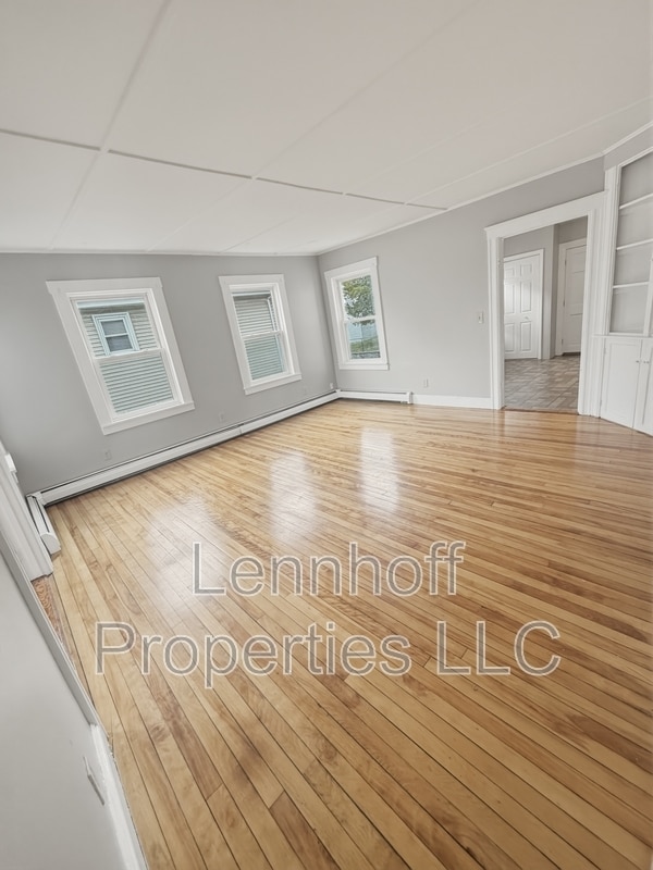 Building Photo - 130 S Elm St