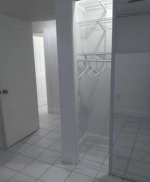 Building Photo - 10 Weston Ave