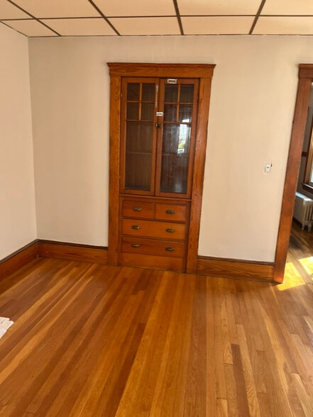 Building Photo - 117 Perry Ave