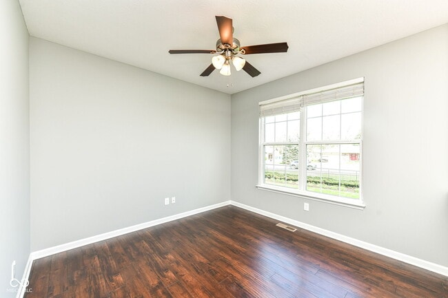 Building Photo - 9050 Mercer Dr