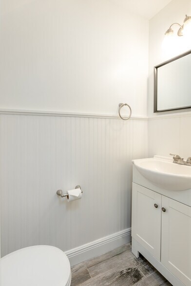 Building Photo - 5011 Jenkins Ave