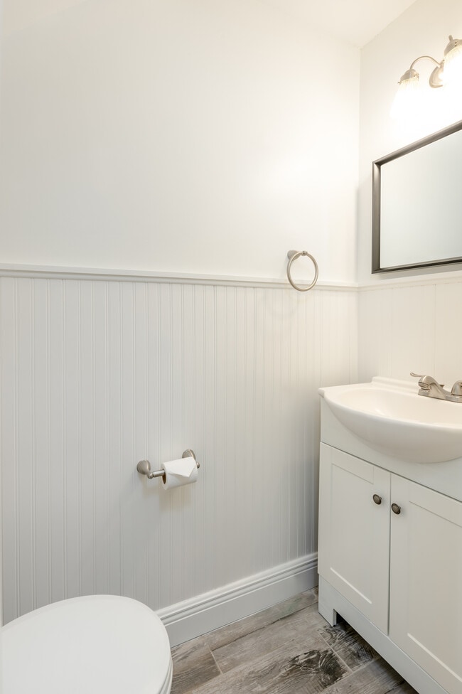 Building Photo - 5011 Jenkins Ave