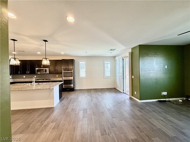 Building Photo - 1602 Morning Bell Ave