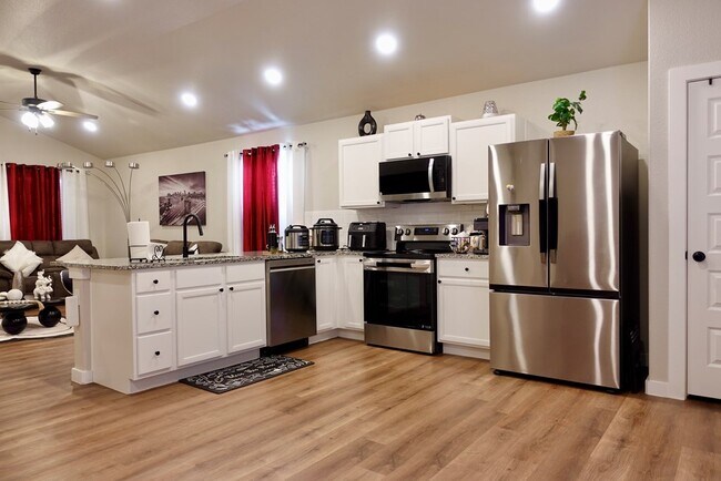 Building Photo - 413 Graze St