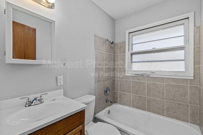 Building Photo - 405 Cameron Rd