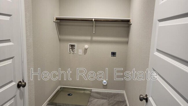 Building Photo - 2440 Ayers Dr