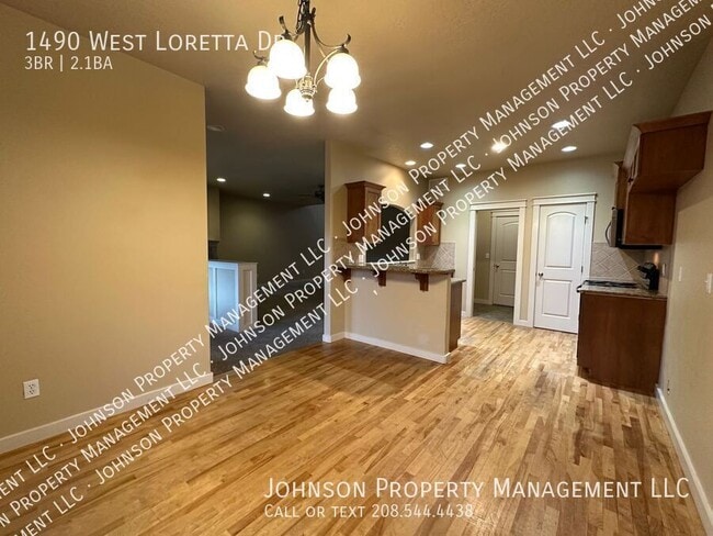 Building Photo - 1490 W Loretta St