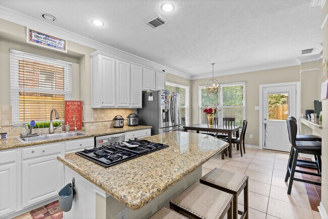 Building Photo - 27 E Artist Grove Cir