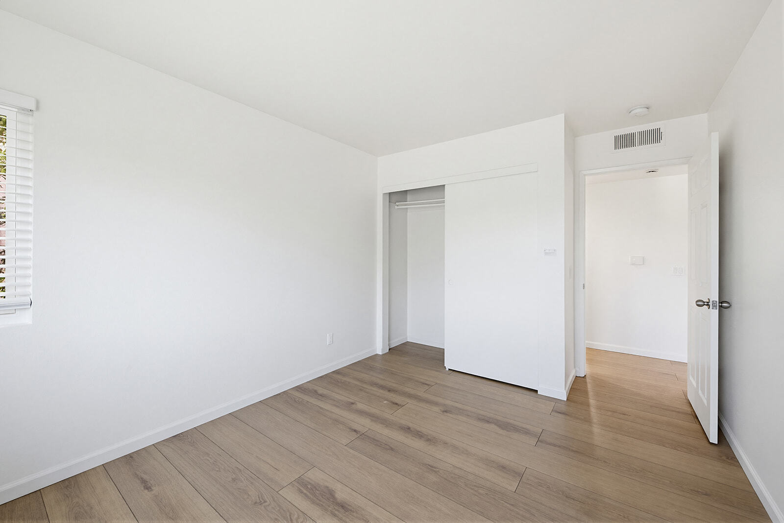 Building Photo - 4810 S La Brea Ave