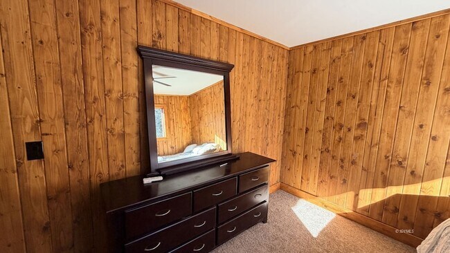 Building Photo - 53390 Circle View Dr