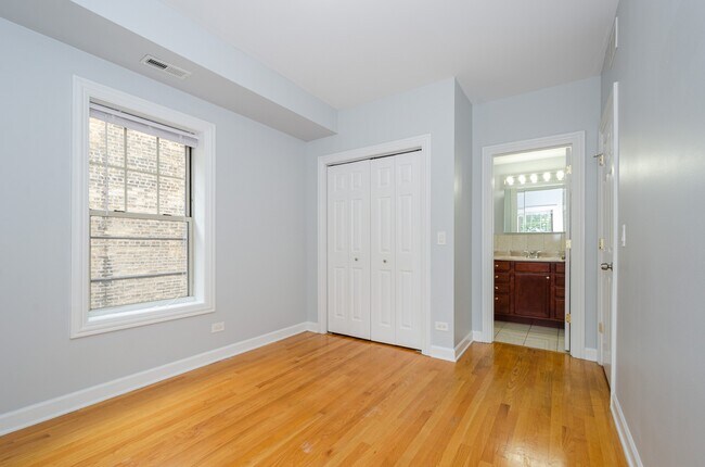 Building Photo - 7357 N Ashland Blvd