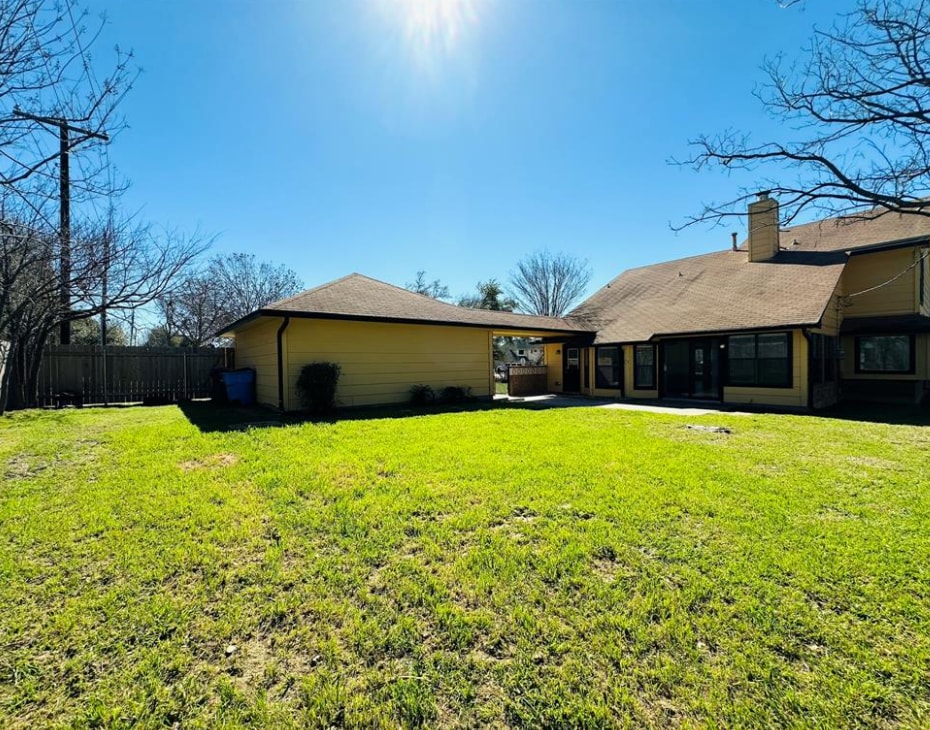 Building Photo - 306 Applewood Dr