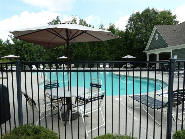 Building Photo - 367 Highland Pointe Cir E