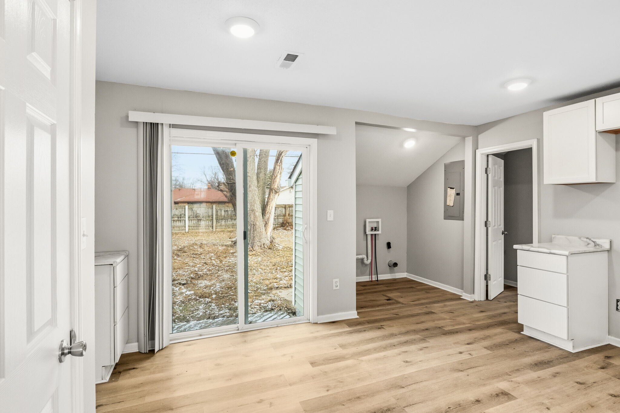 Building Photo - 522 W Vinyard St